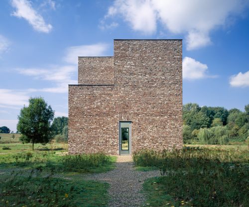 Museum Insel Hombroich, Turm, begehbare Skulptur. Erwin Heerich, 1989.
Copyright: Tomas Riehle / Arturimages und Estate_Erwin_Heerich_Foundation_Insel_Hombroich