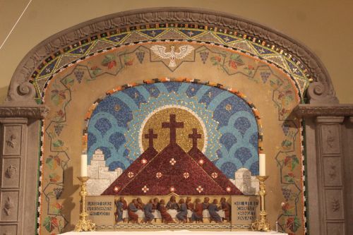 Mosaik im Altarraum der Auferstehungskirche in Hamburg-Barmbek.
© J. Schröder
