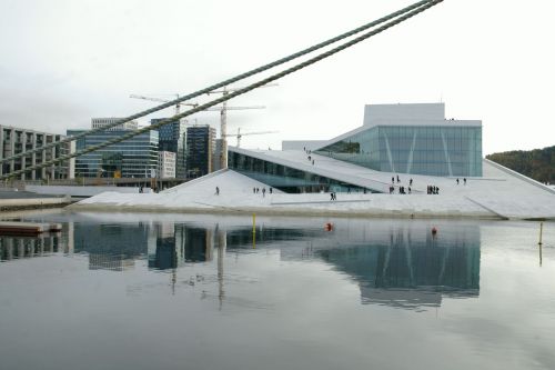 Die neue Oper von Oslo im ehemaligen Hafengebiet